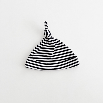 BLACK AND WHITE STRIPED KNOTED CAP