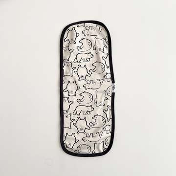 BLACK AND WHITE BEAR PRINTED BURP CLOTH