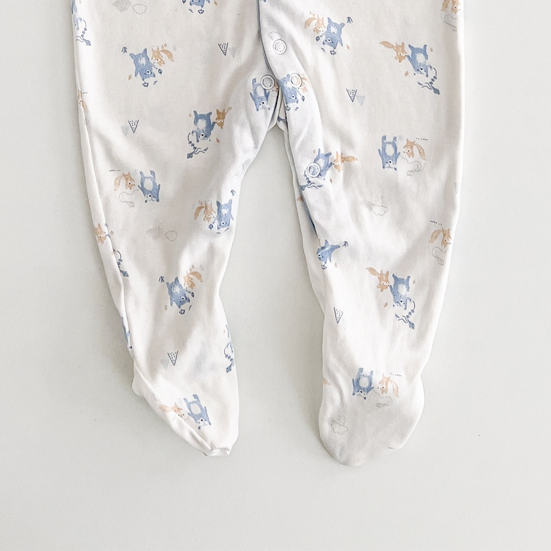 BLUE AND WHITE ANIMAL PRINT SLEEPSUIT