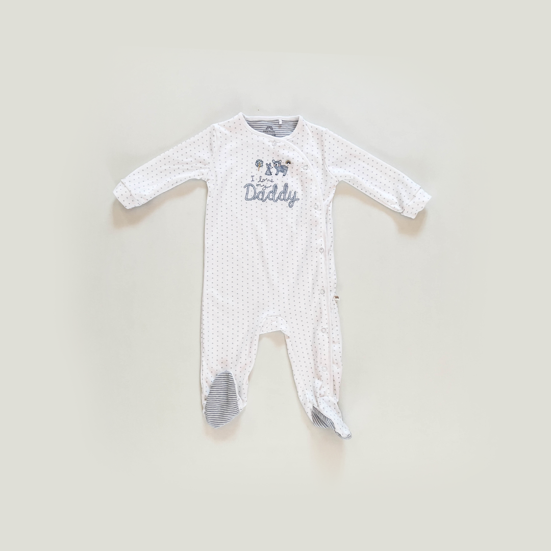 WHITE STAR PRINTED SLEEPSUIT