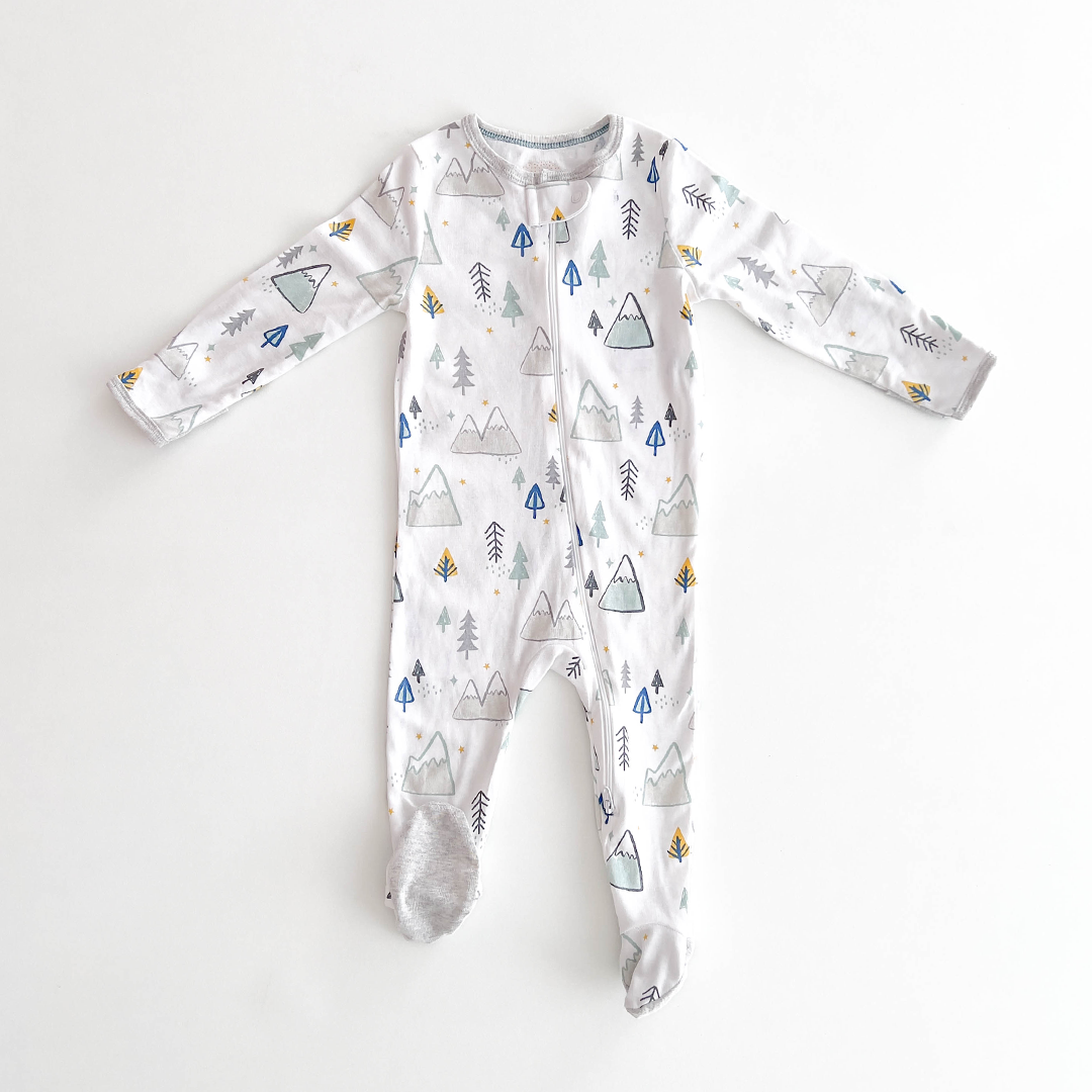WHITE PRINTED SLEEPSUIT