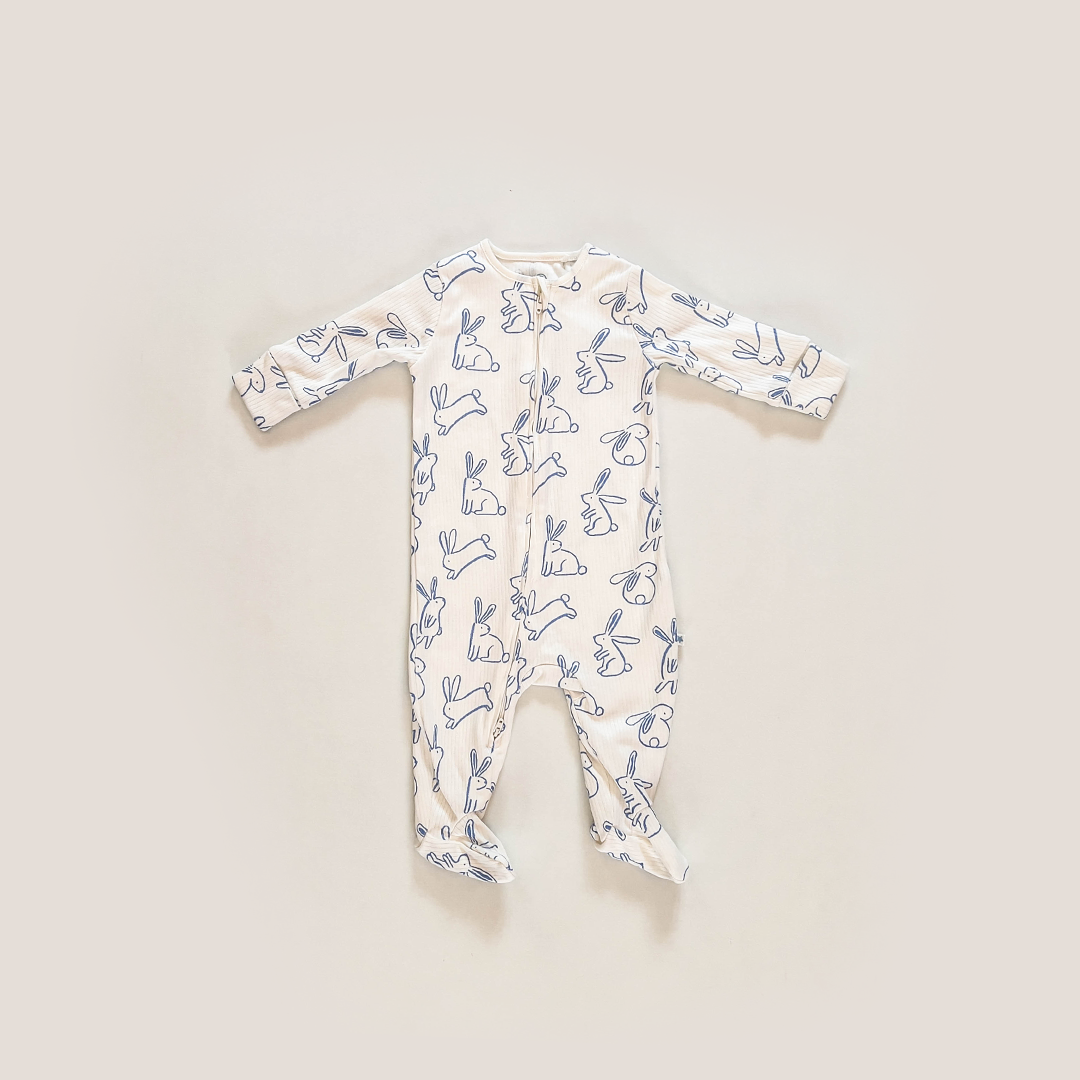 WHITE RABBIT RIBBED SLEEPSUIT