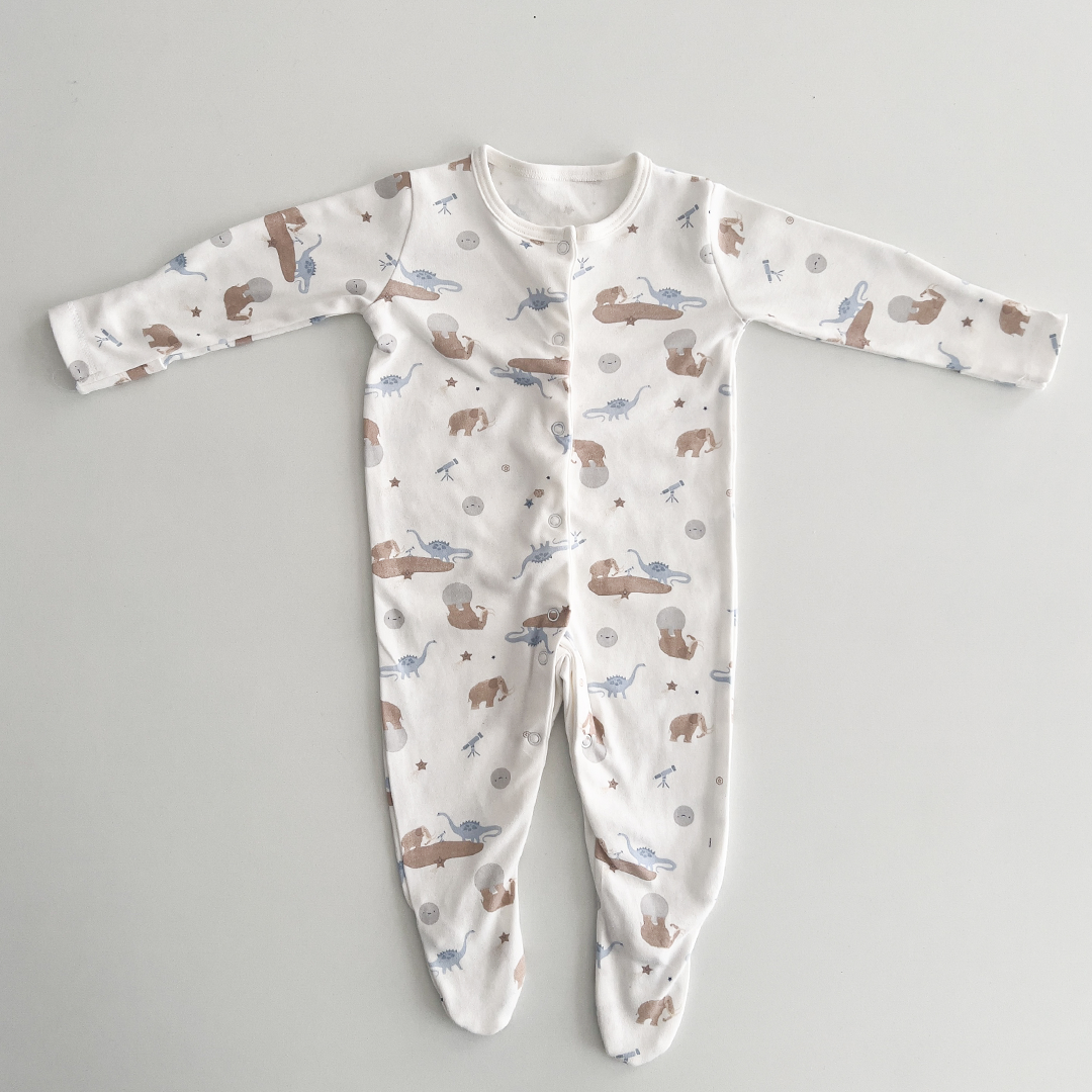 BROWN ANIMAL PATTERNED SLEEPSUIT