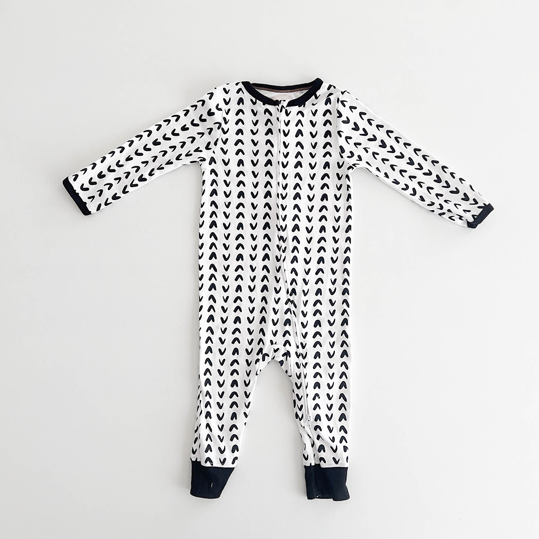 BLACK AND WHITE PATTERNED ROMPER