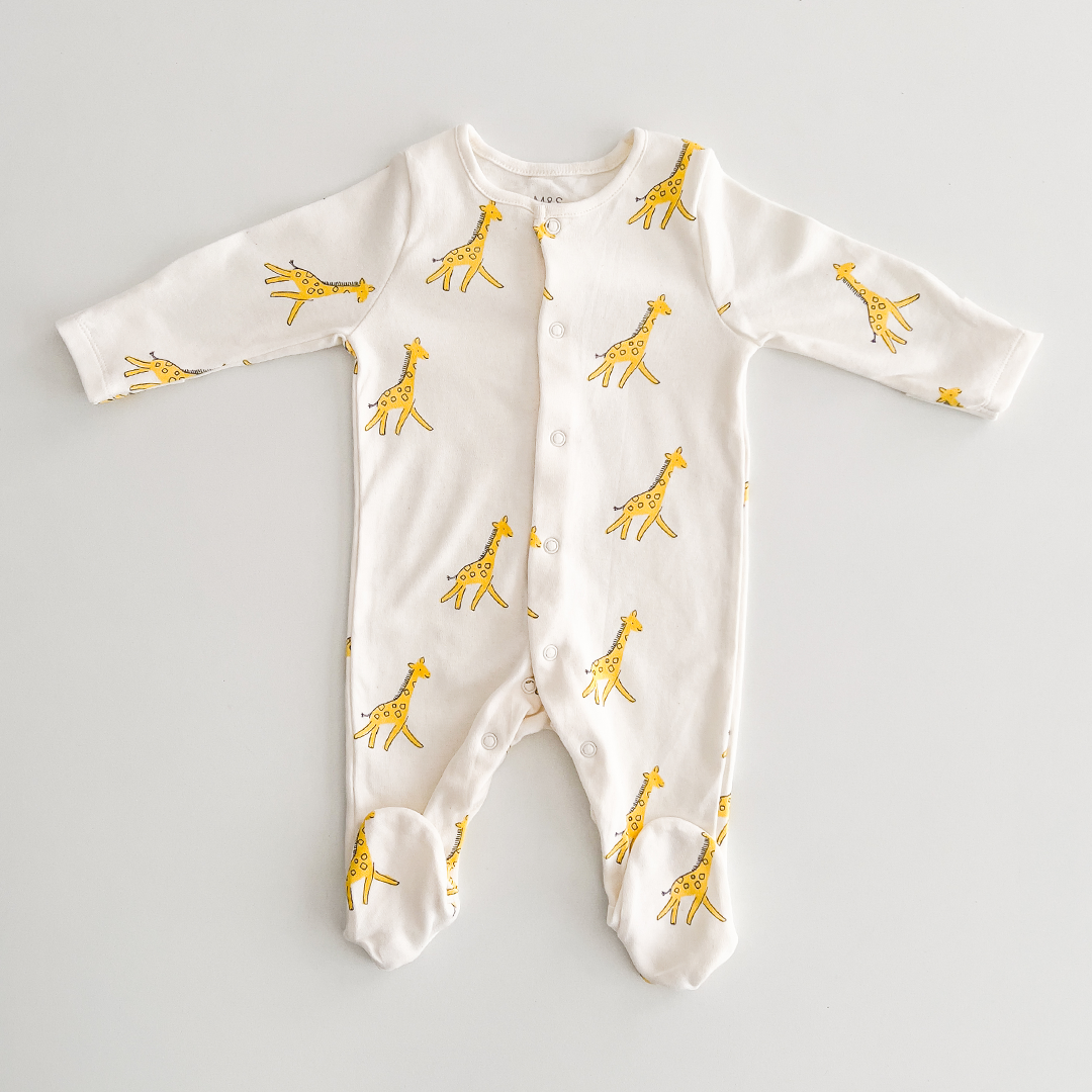 YELLOW GIRAFFE PRINTED SLEEPSUIT