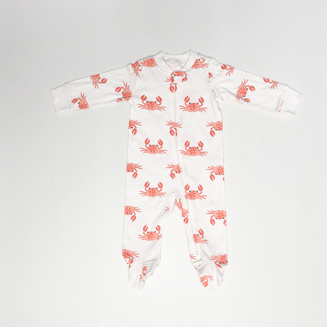 WHITE CRAB PATTERNED SLEEPSUIT