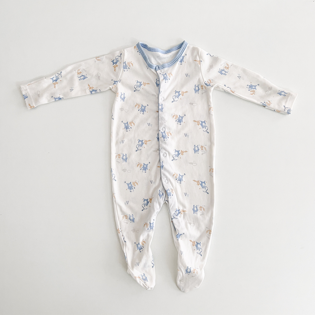 BLUE AND WHITE ANIMAL PRINT SLEEPSUIT
