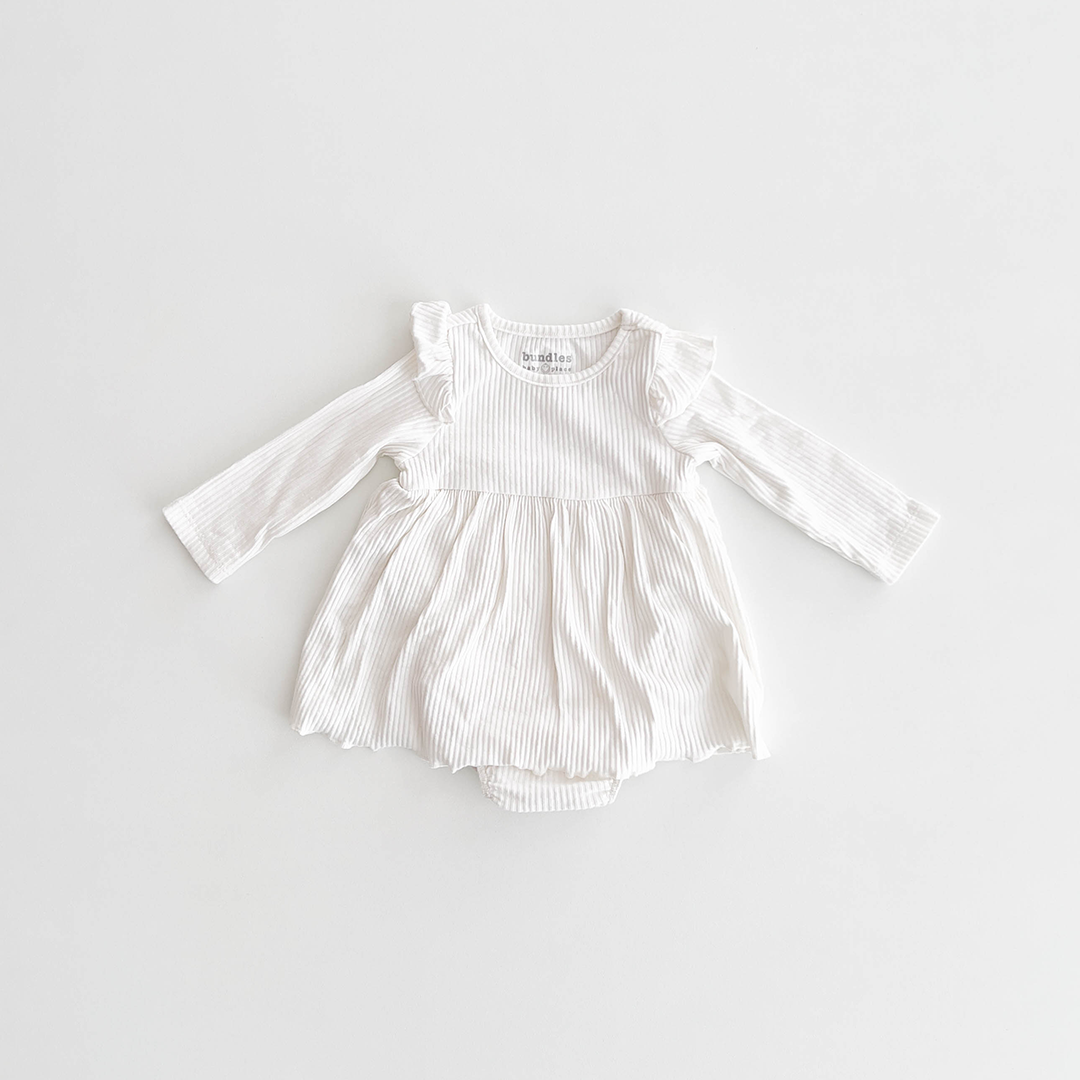 WHITE RIBBED FRILLED FORCK