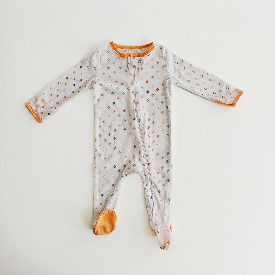 WHITE PATTERNED SLEPPSUIT