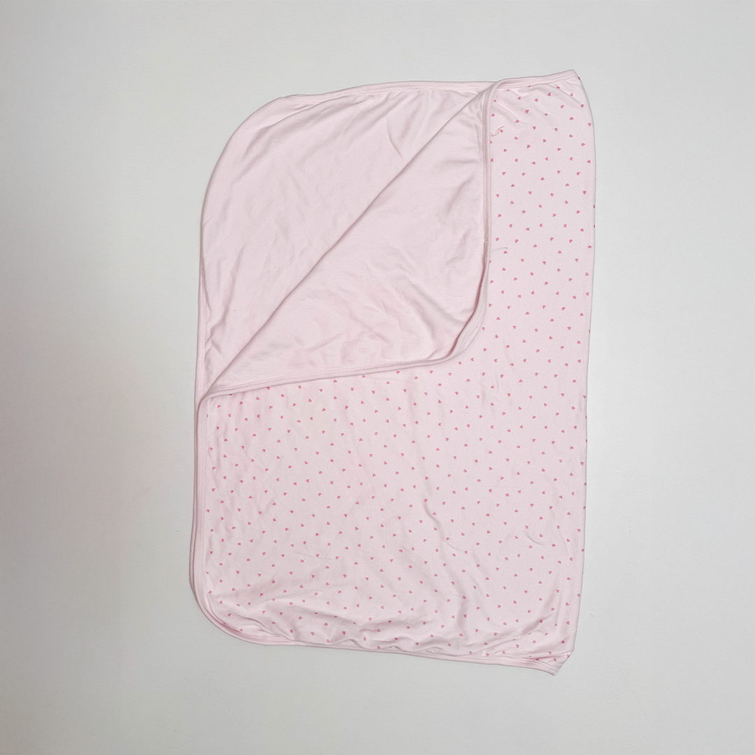 BABY PINK LOVE PATTERNED SWADDLE TOWEL