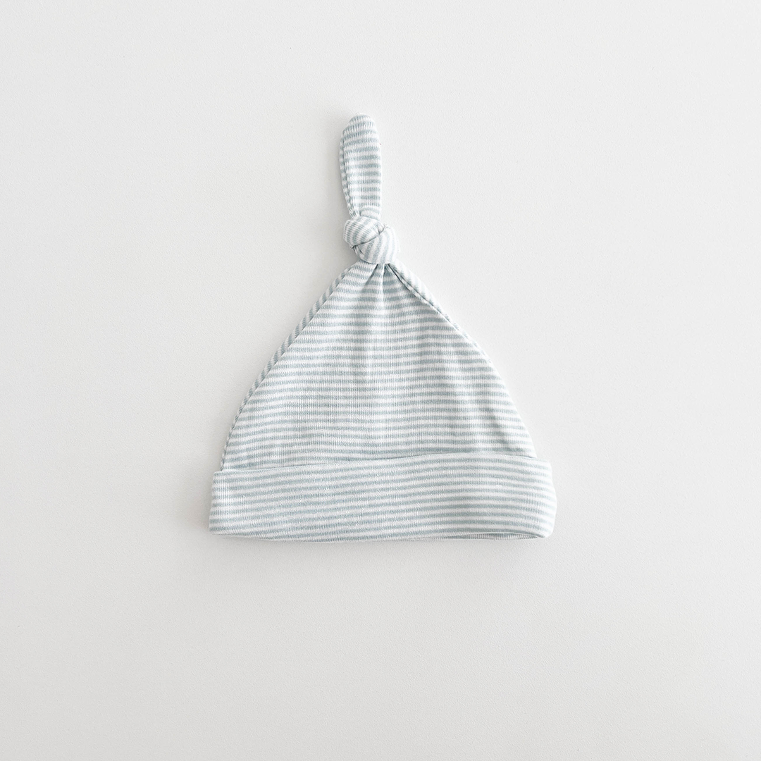 BLUE AND WHITE STRIPED CAP