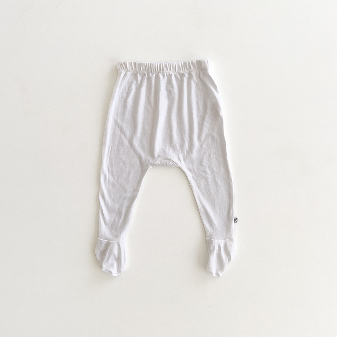 WHITE COTTON PANTS WITH SOCKS