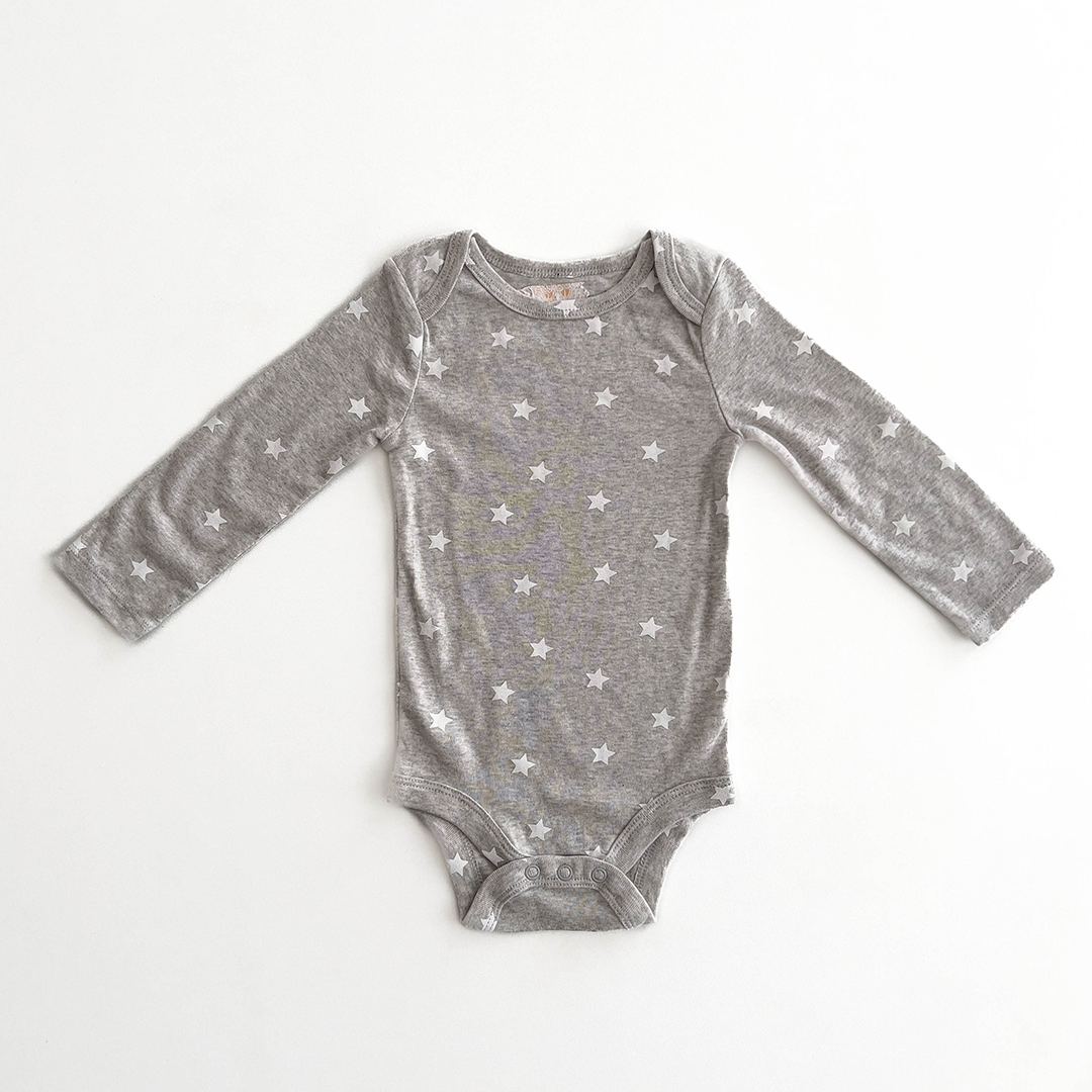 GREY STAR PATTERNED ONESIE