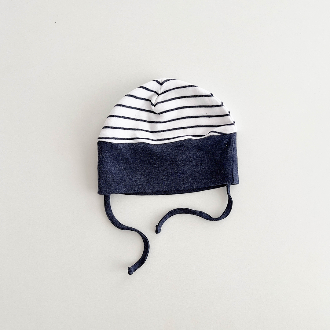 DARK GREY AND WHITE STRIPED CAP