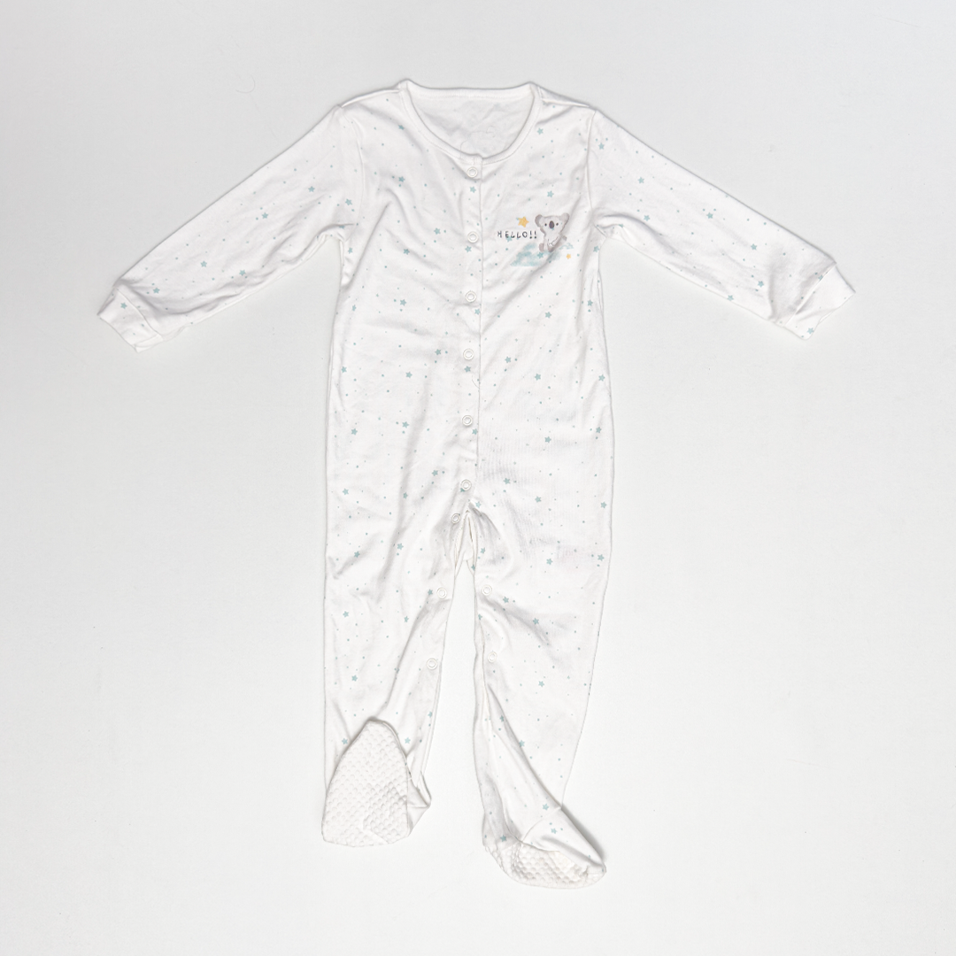 WHITE STAR PRINTED SLEEPSUIT