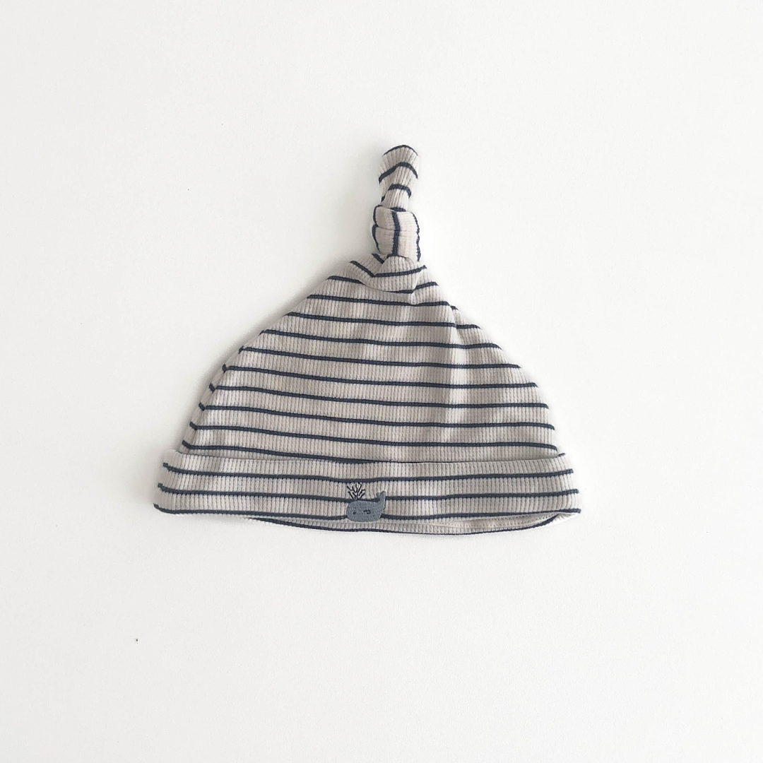 BLUE AND WHITE STRIPES KNOTED CAP