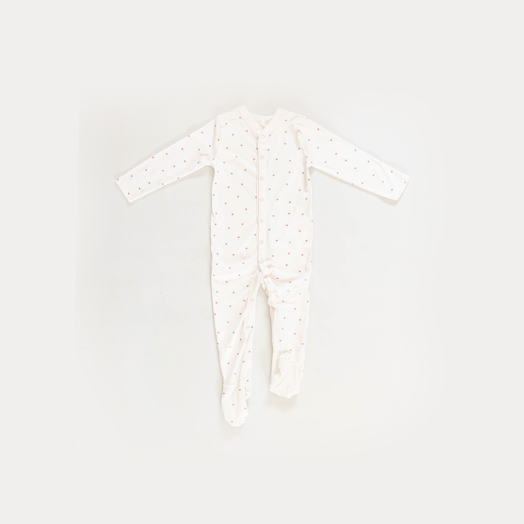 LOVE PATTERNED WHITE SLEEPSUIT