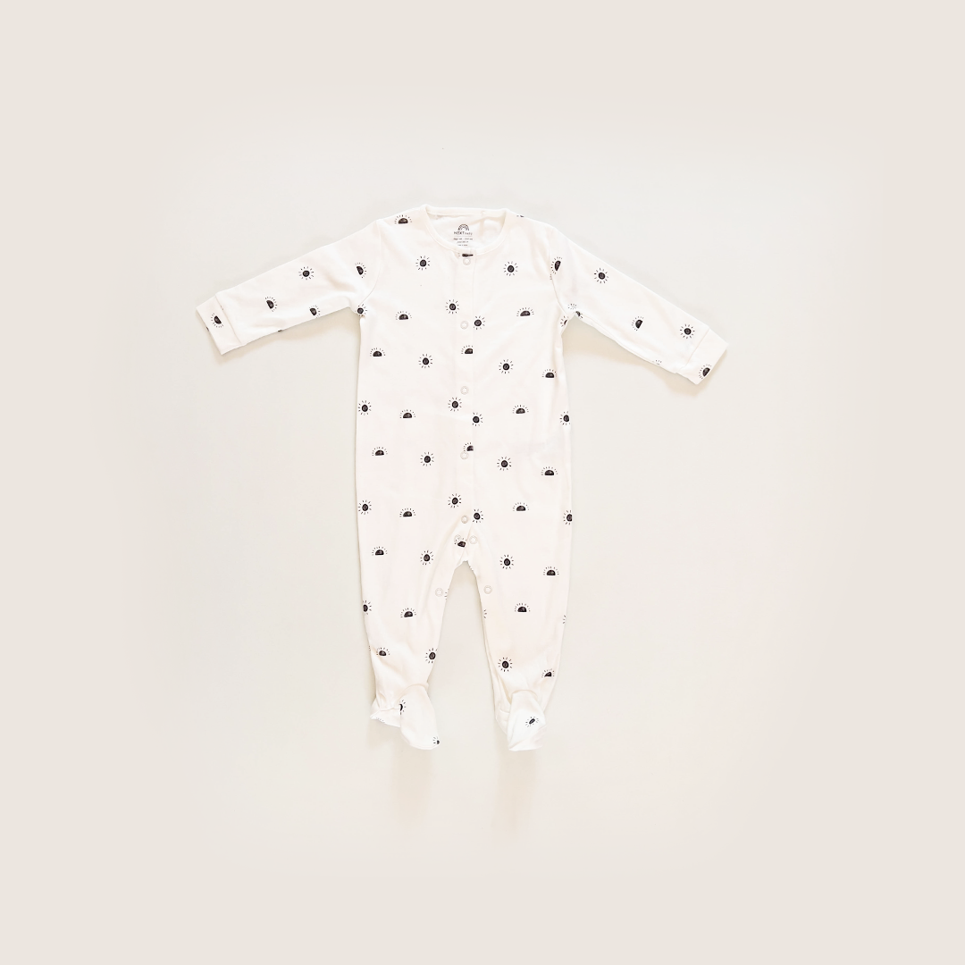 SUN PRINTED WHITE SLEEPSUIT