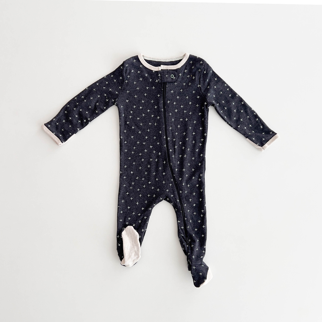 BLACK GREY PATTERNED SLEEPSUIT