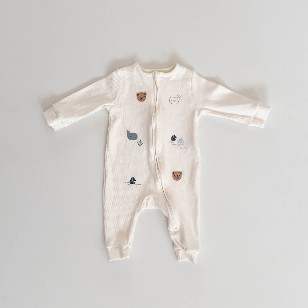 WHITE PATTERNED RIBBED ZIPPER ROMPER