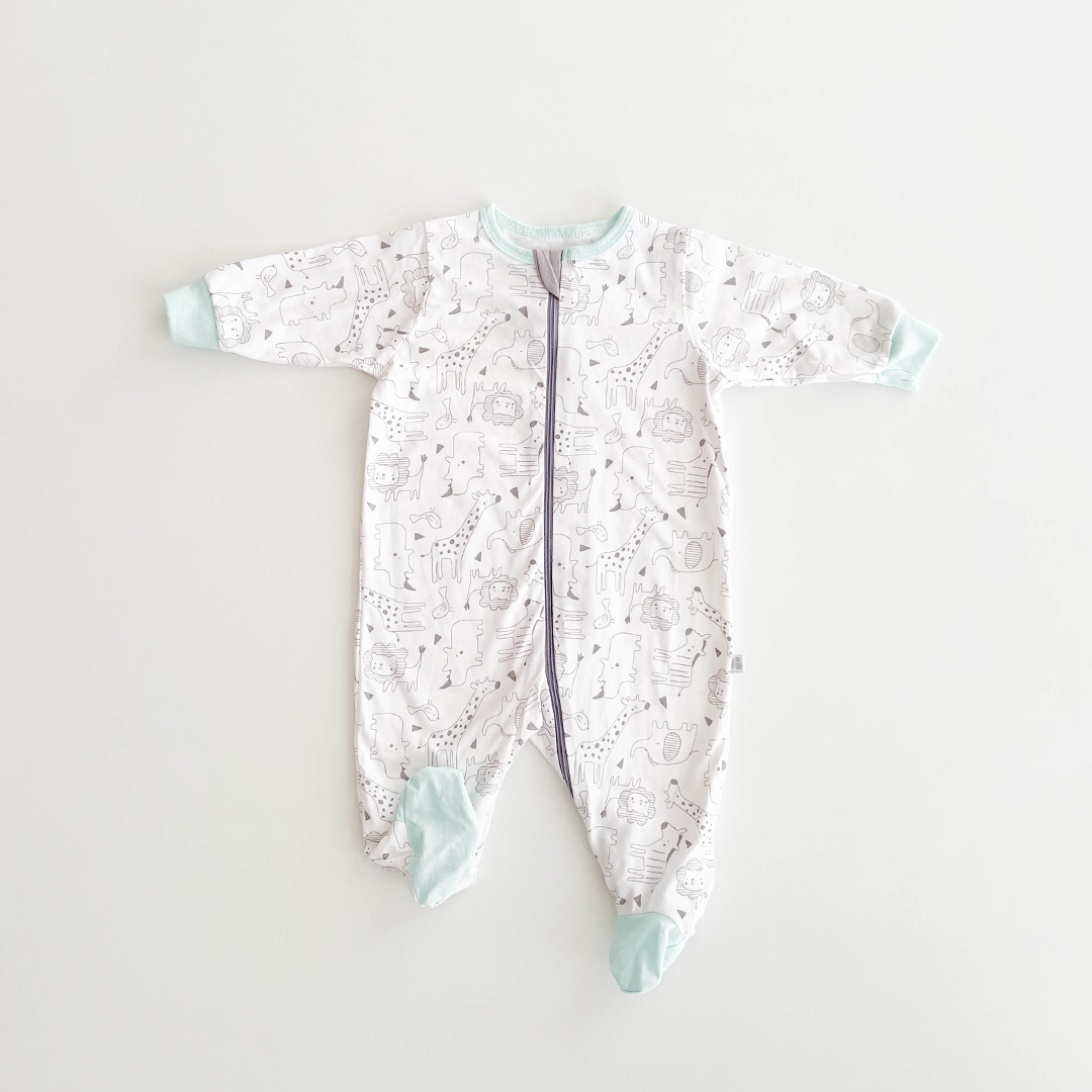 WHITE ANIMAL PRINTED SLEEPSUIT