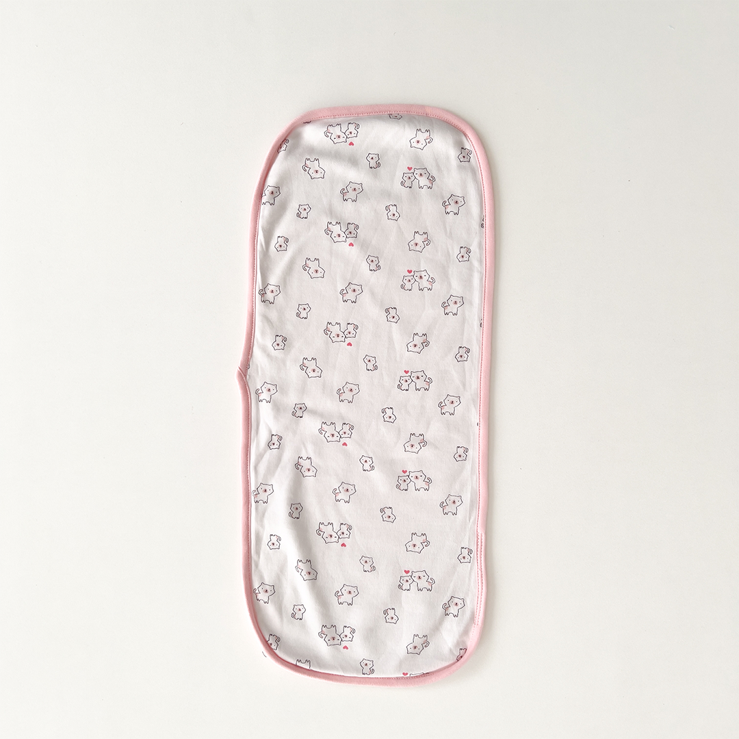 WHITE CAT PATTERNED BURP CLOTH