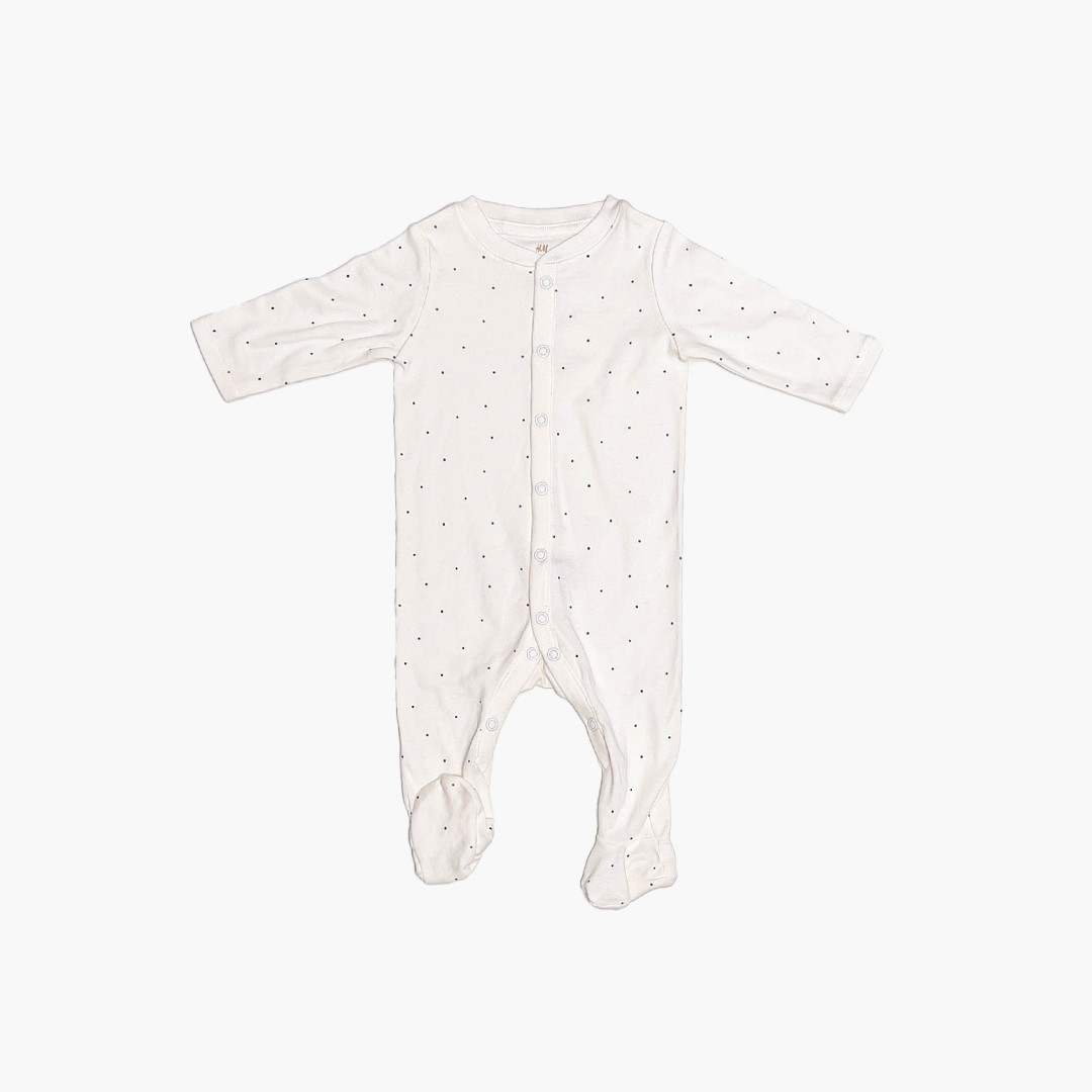 WHITE DOTTED SLEEPSUIT