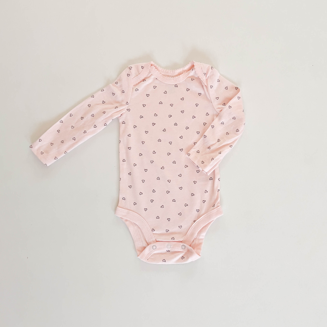 PEACH LOVE PATTERNED ONESIE