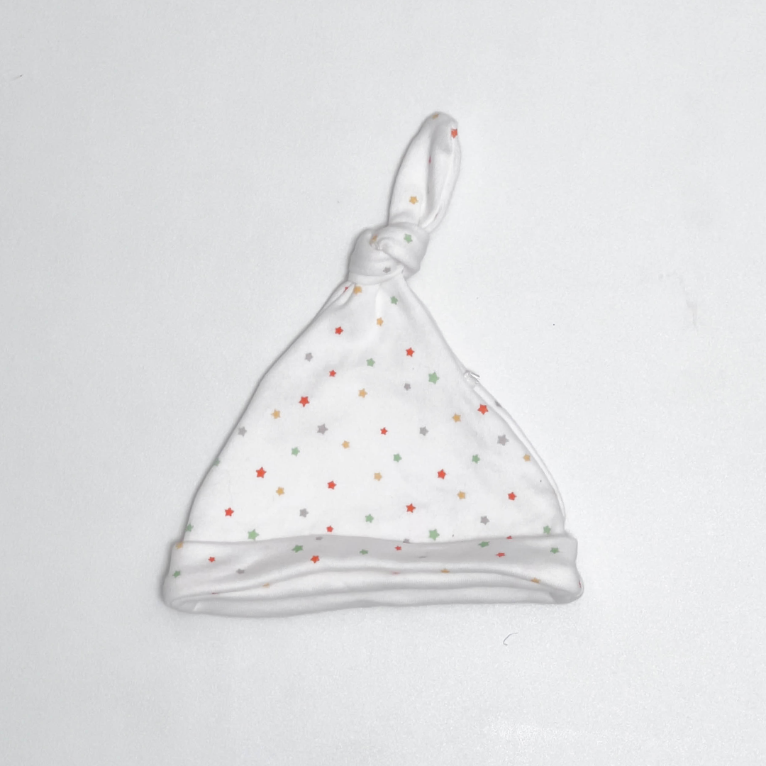 STAR PRINTED KNOTED CAP