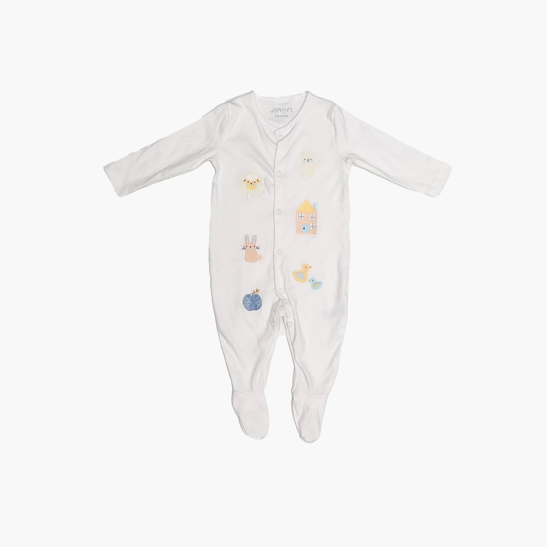 WHITE PATTERNED SLEEPSUIT