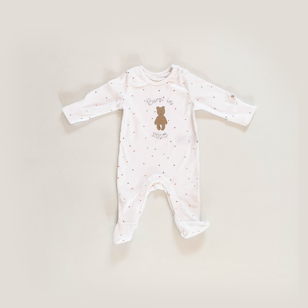 WHITE START PATTERNED SLEEPSUIT