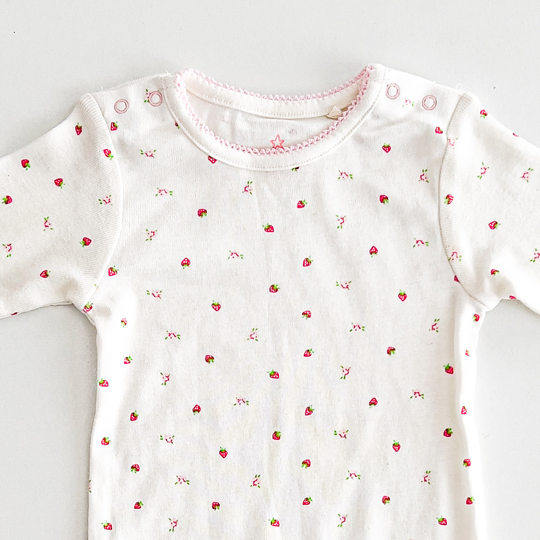 STRAWBERRY PRINTED SLEEPSUIT
