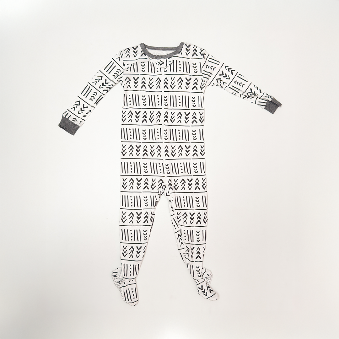 BLACK AND WHITE PATTERNED SLIM FIT SLEEPSUIT