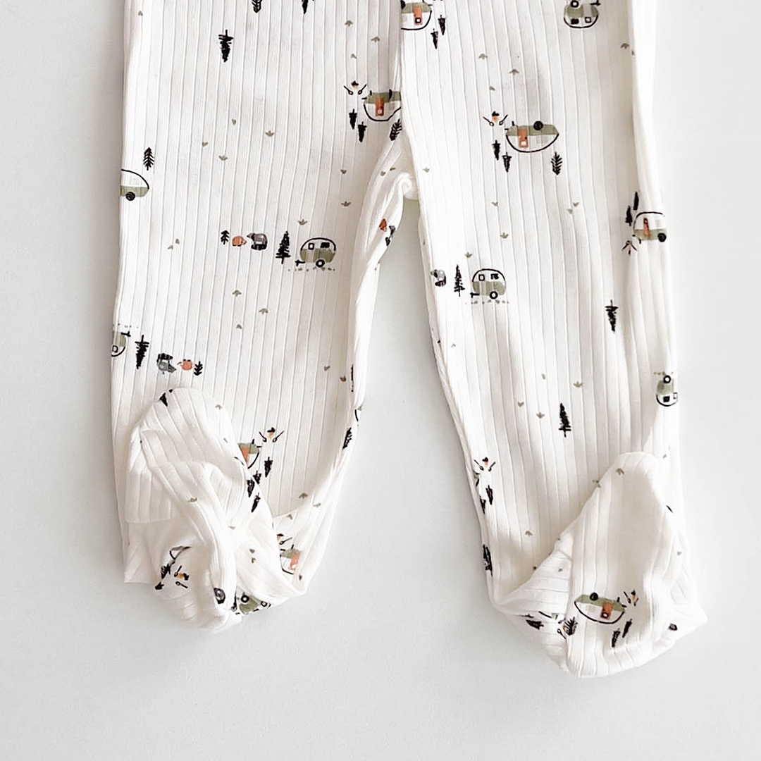 WHITE PRINTED RIBBED PANTS WITH SOCKS