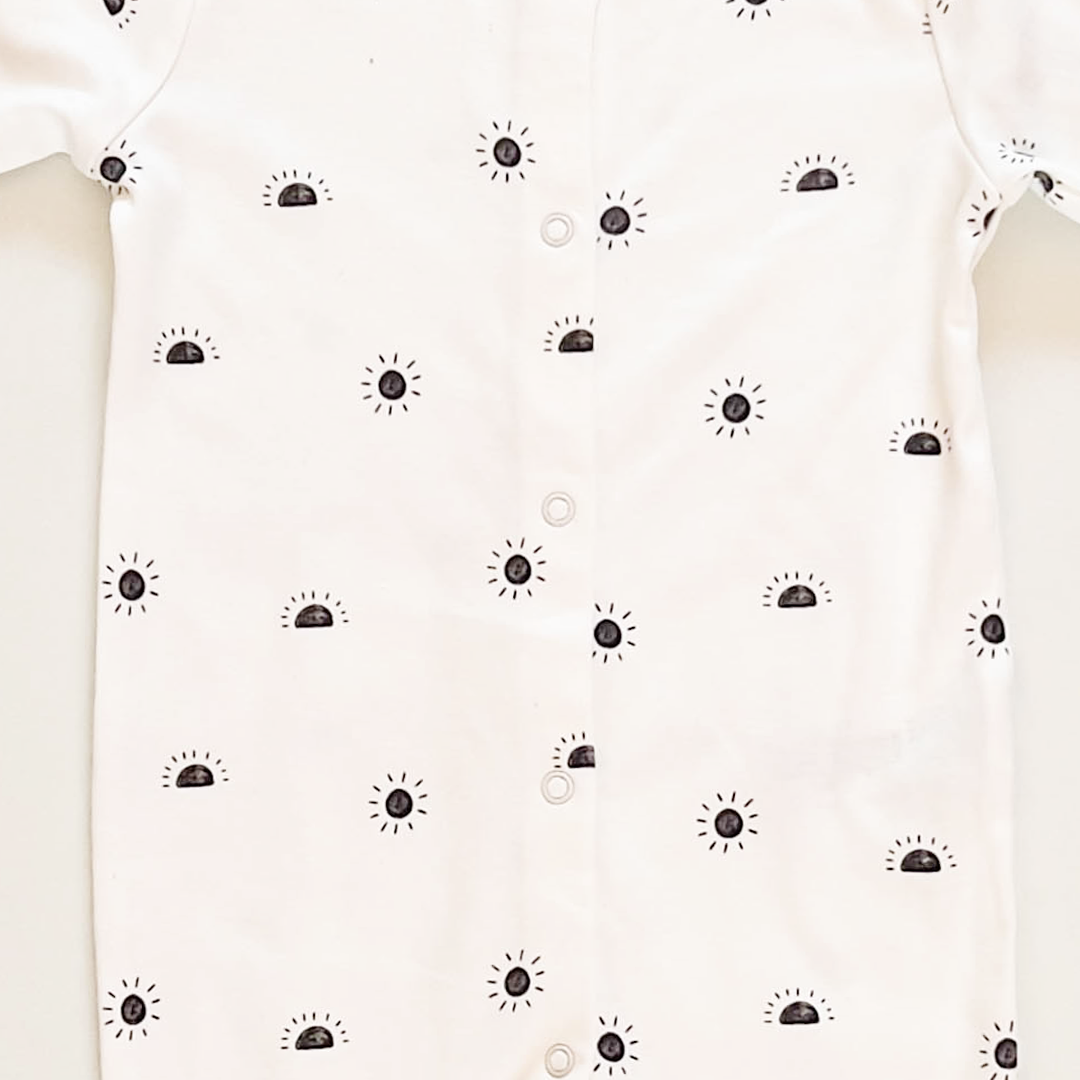 SUN PRINTED WHITE SLEEPSUIT