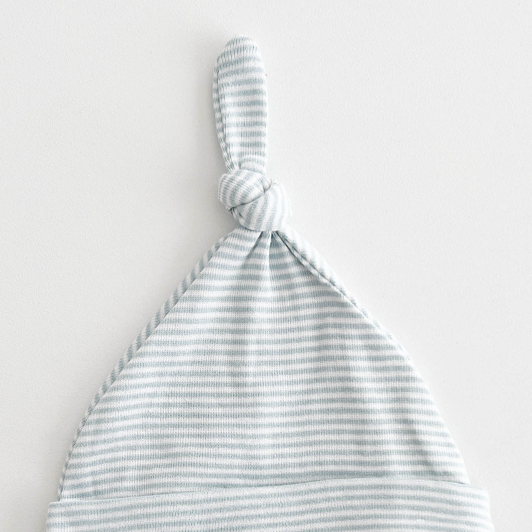 BLUE AND WHITE STRIPED CAP