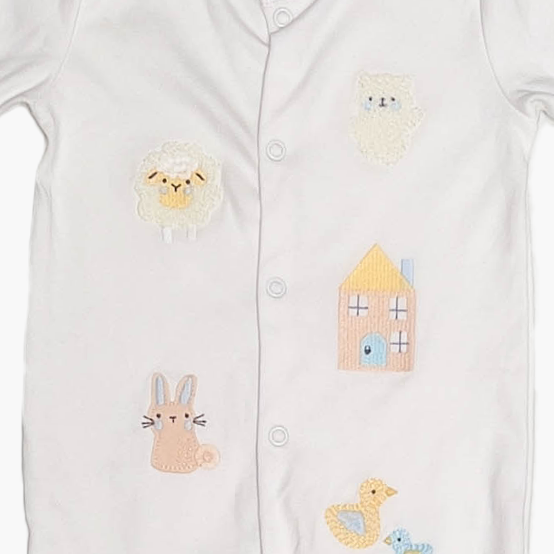 WHITE PATTERNED SLEEPSUIT