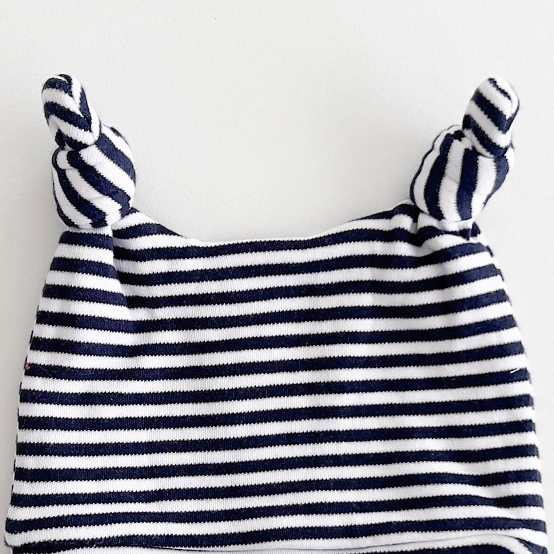 BLACK AND WHITE STRIPED CAP