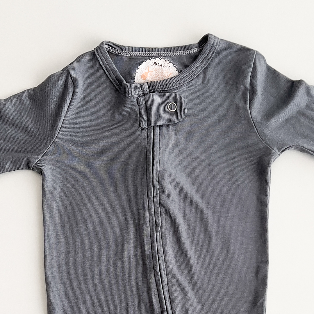 GREY PLAIN SLEEPSUIT