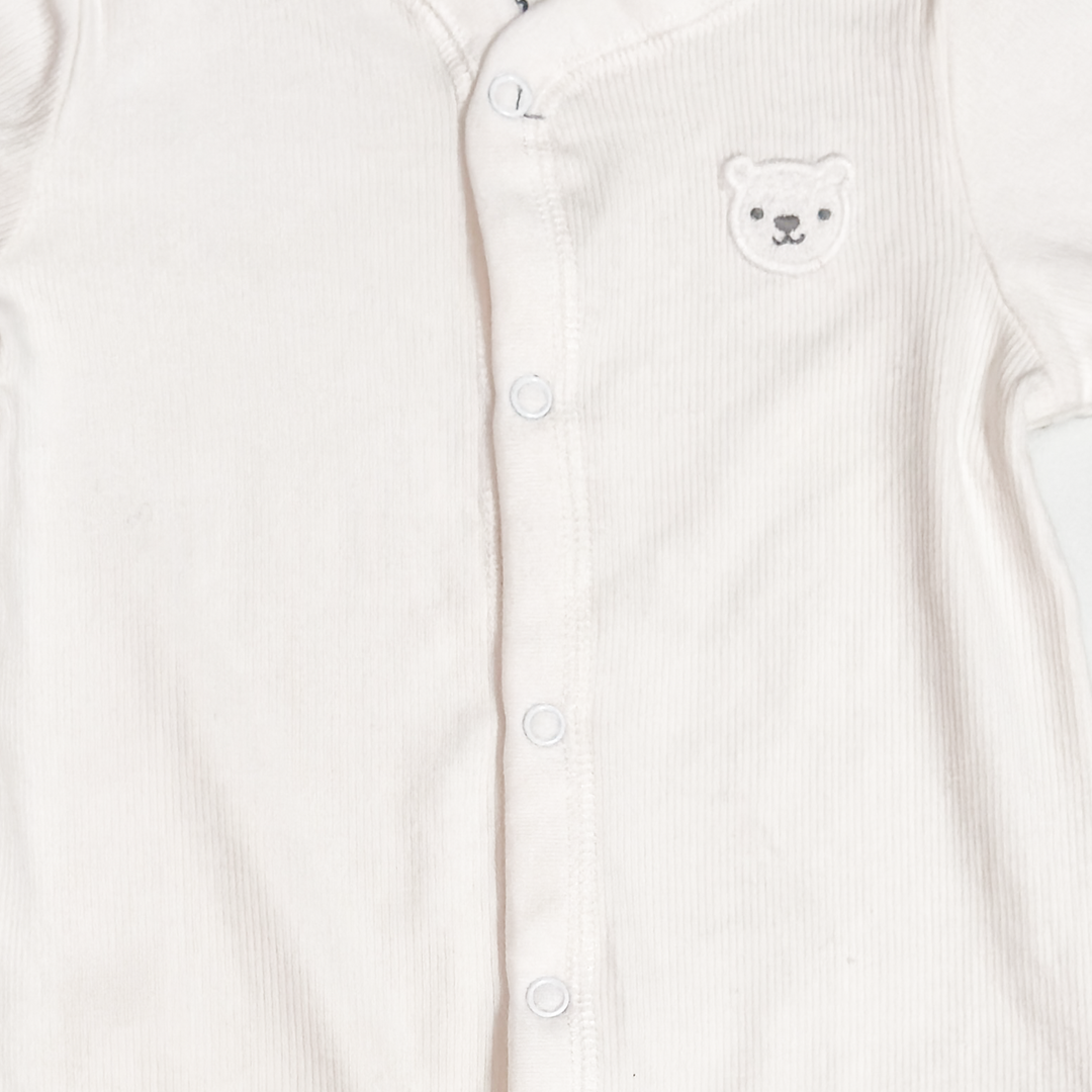 WHITE RIBBED BEAR SLEEPSUIT
