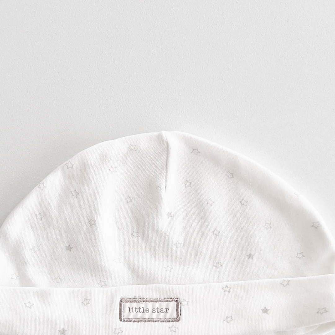 WHITE STAR PATTERNED CAP