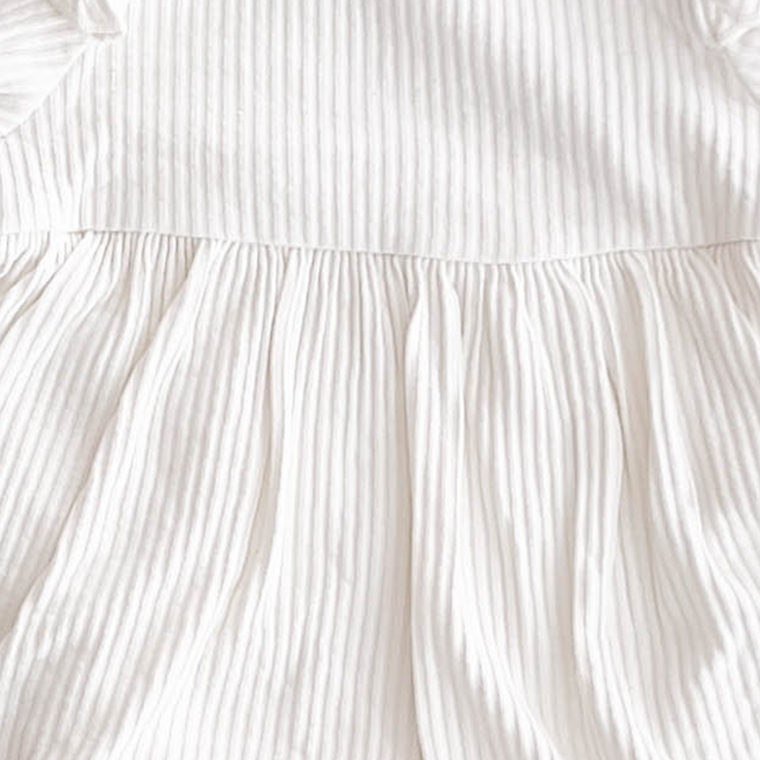 WHITE RIBBED FRILLED FORCK