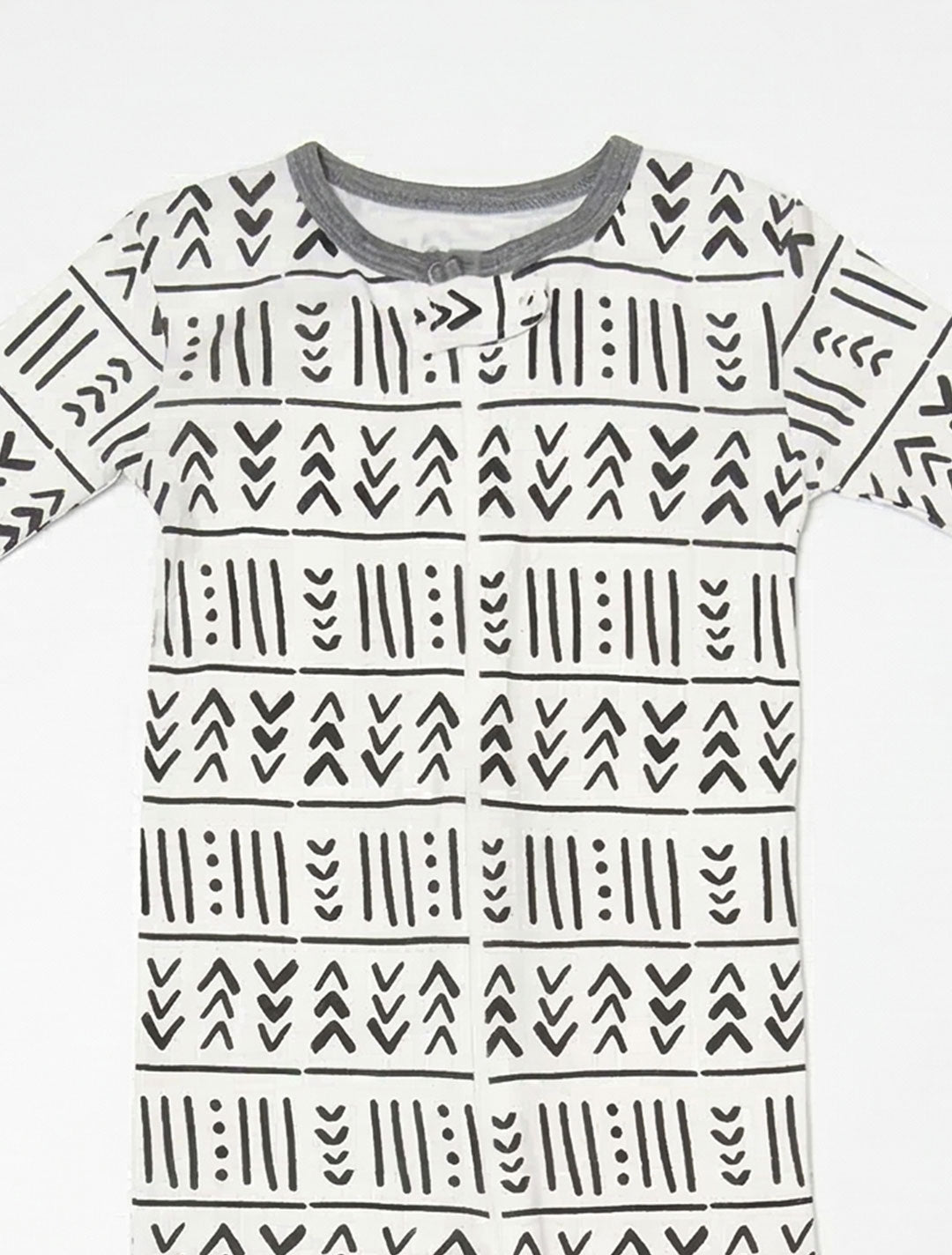BLACK AND WHITE PATTERNED SLIM FIT SLEEPSUIT