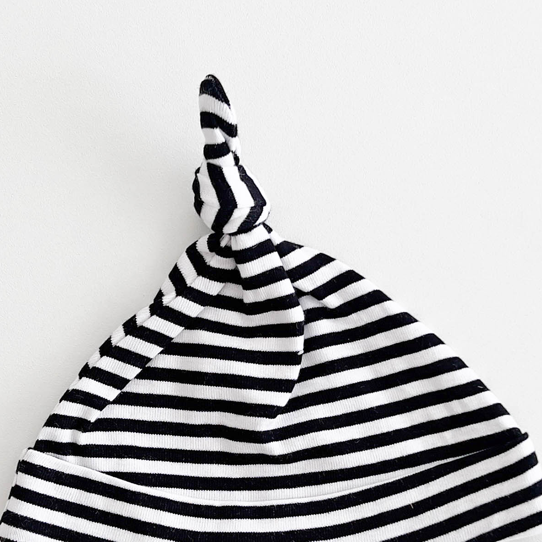 BLACK AND WHITE STRIPED KNOTED CAP