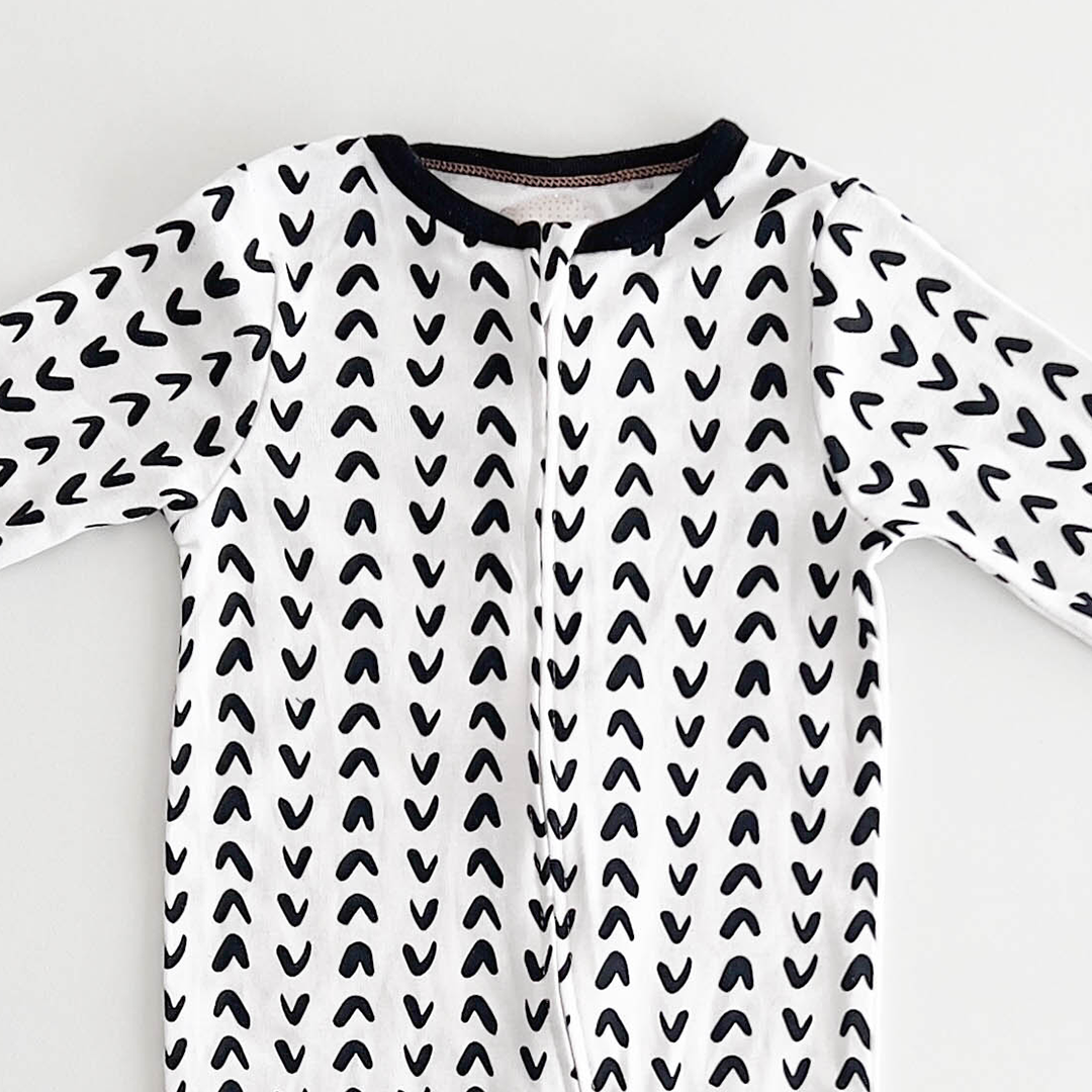 BLACK AND WHITE PATTERNED ROMPER
