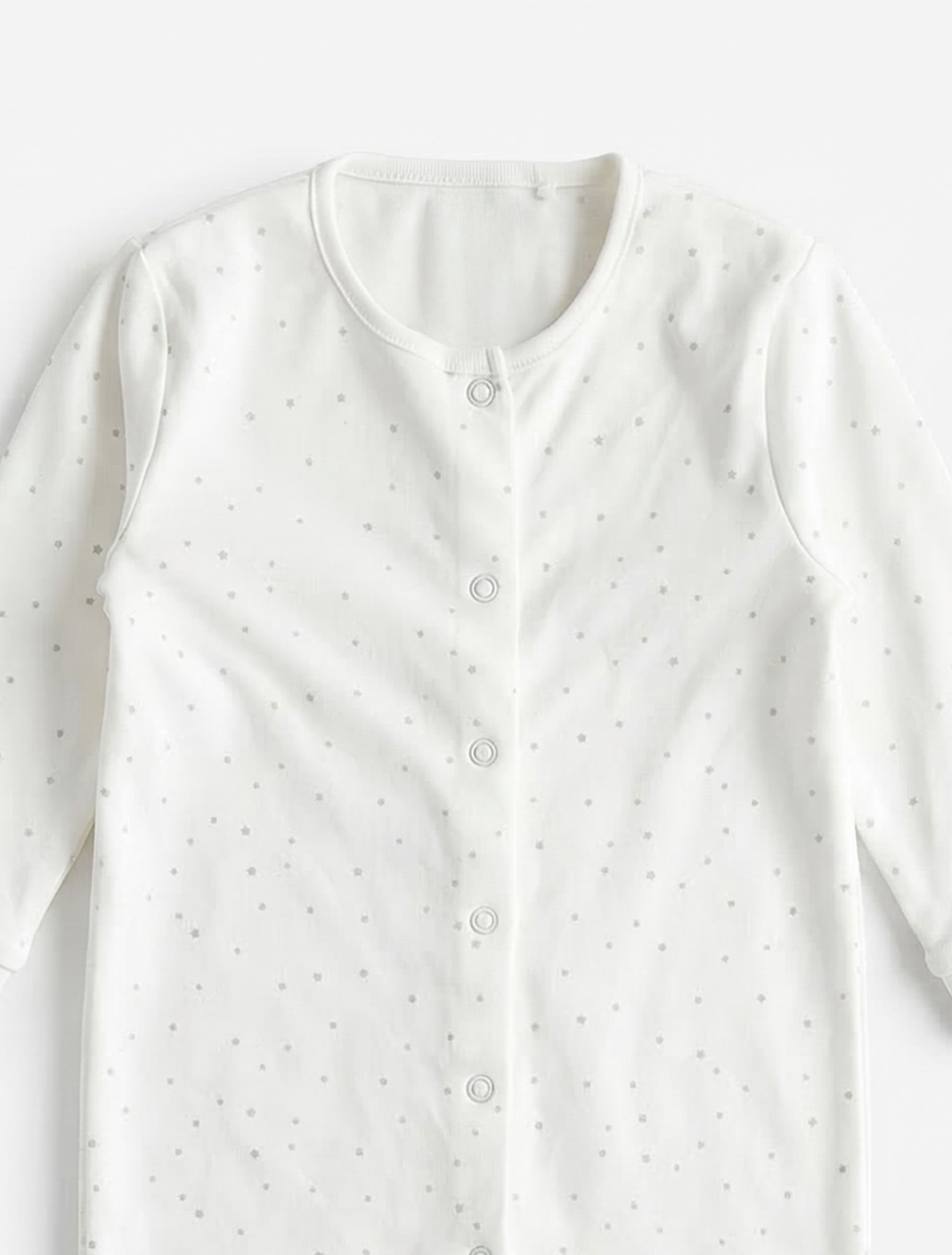 WHITE STAR PATTERNED SLEEPSUIT