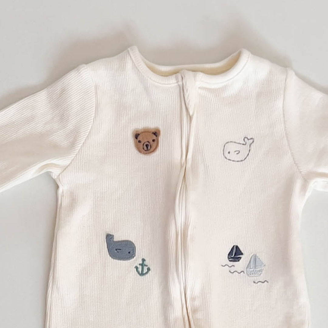 WHITE PATTERNED RIBBED ZIPPER ROMPER