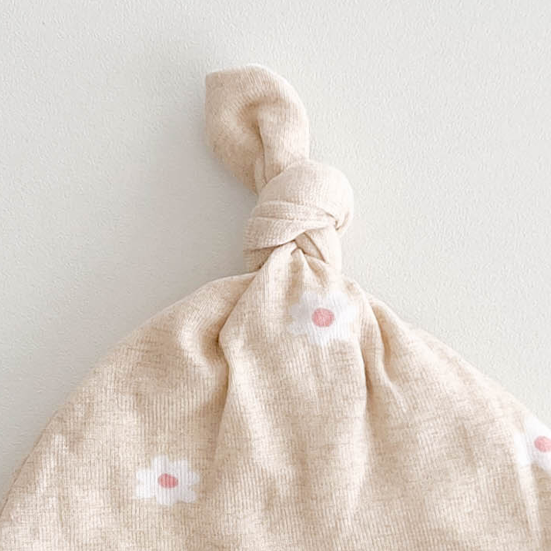 BEIGE FLORAL KNOTED CAP