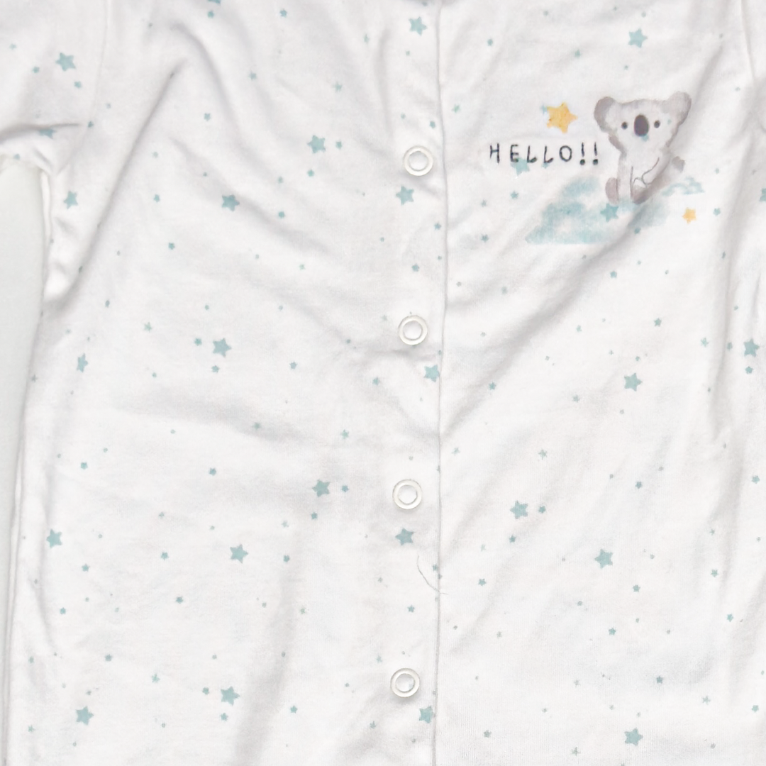WHITE STAR PRINTED SLEEPSUIT