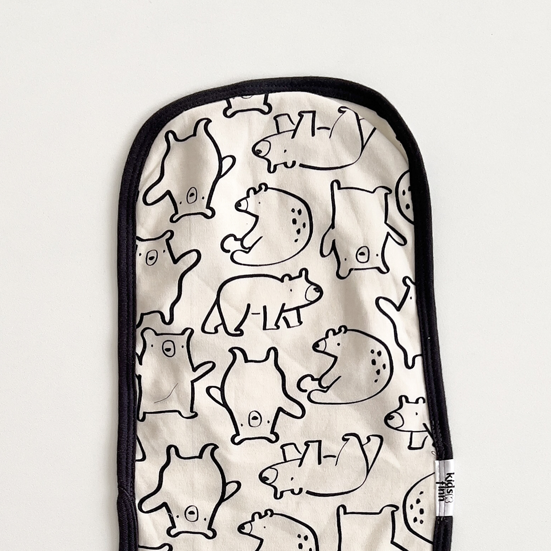 BLACK AND WHITE BEAR PRINTED BURP CLOTH